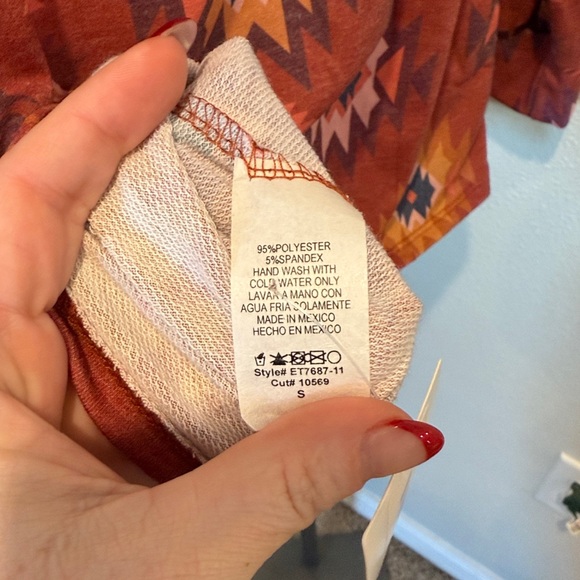 Women’s Aztec Pull Over Long Sleeve Hoodie NWT - Picture 7 of 7